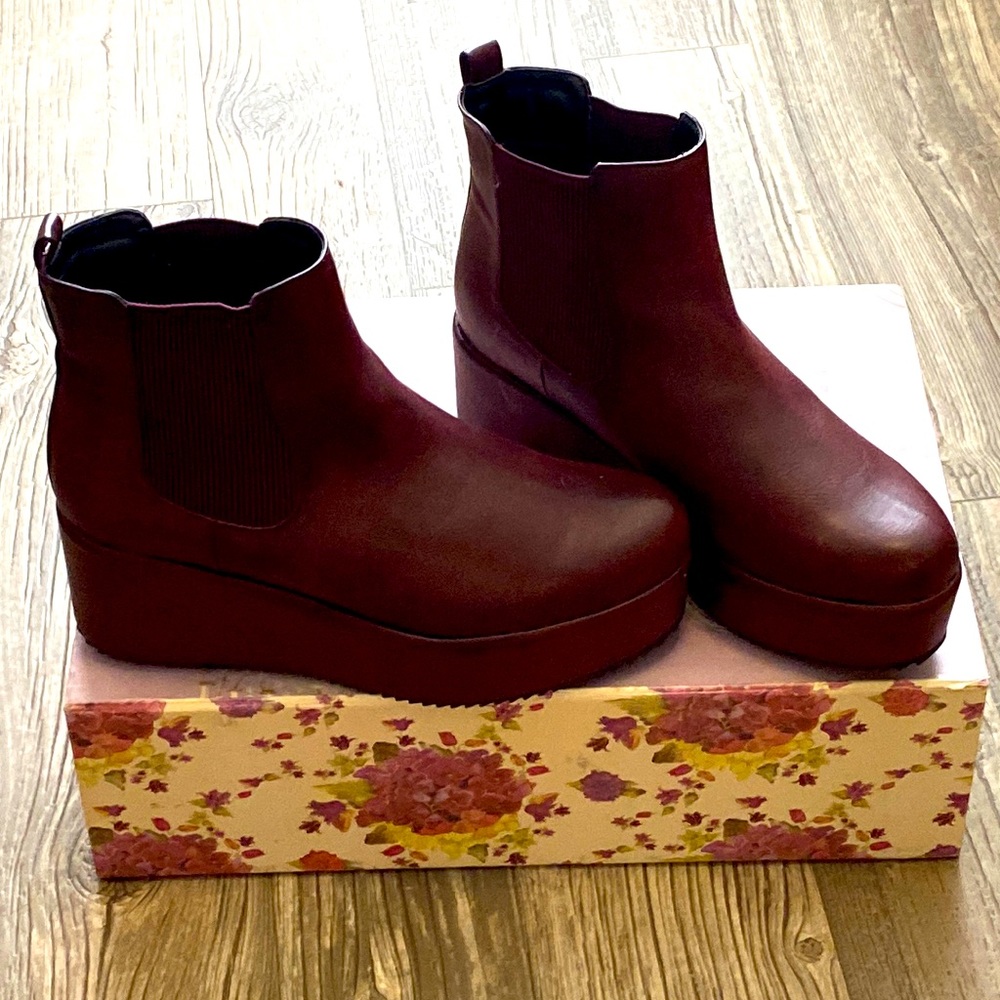 Beautiful ankle Boots color maroon/Burgundy